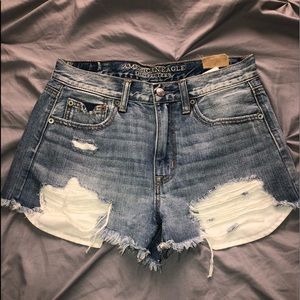 AMERICAN EAGLE HIGH-RISE FESTIVAL SHORTS!!